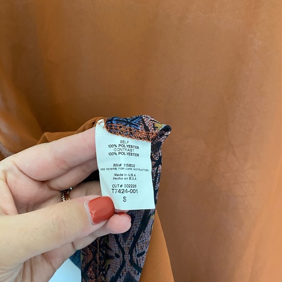 Lush High Low Blouse - Picture 5 of 5